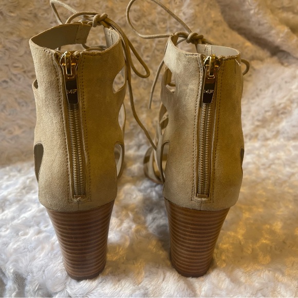 Marc Fisher Paradox Beige Suede Block Heels Sandals Gladiator Lace Up New 11W - Picture 4 of 6